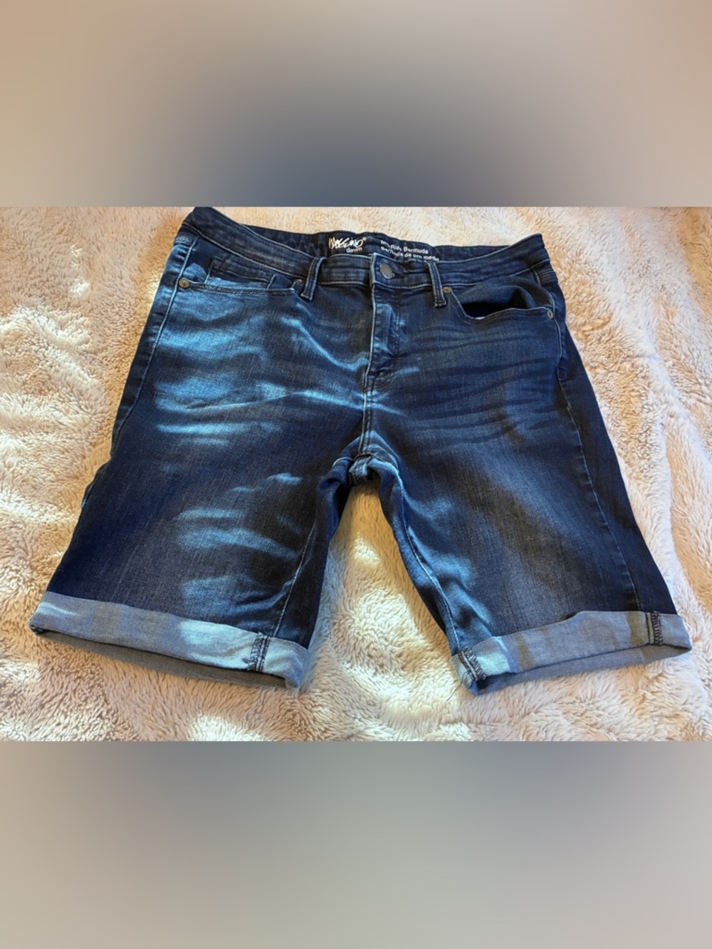 Massimo size 12 R
Womans stretch Bermuda shorts